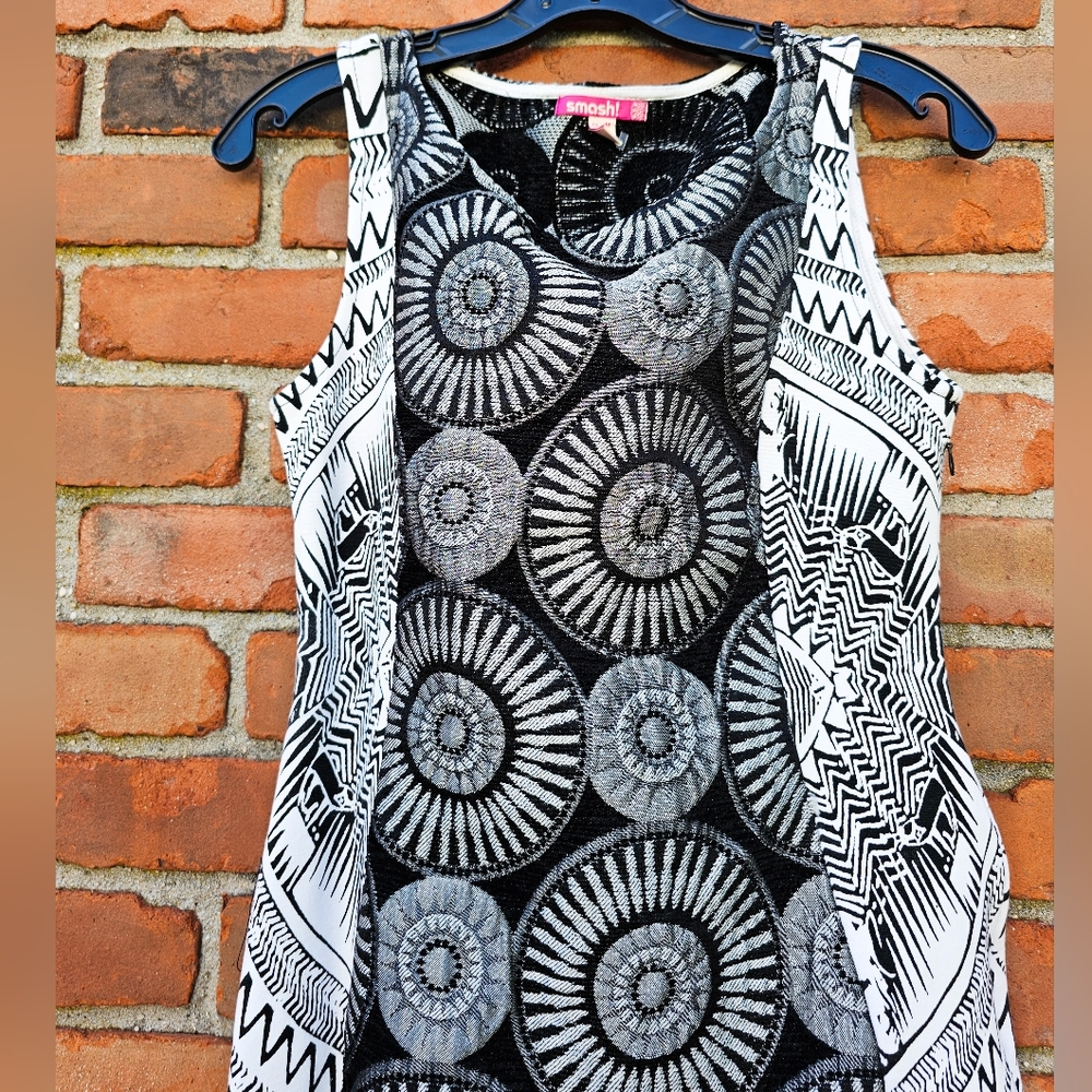 Smash Osismi Black & White Geometric Print Sleeveless Sheath Dress – Size Small